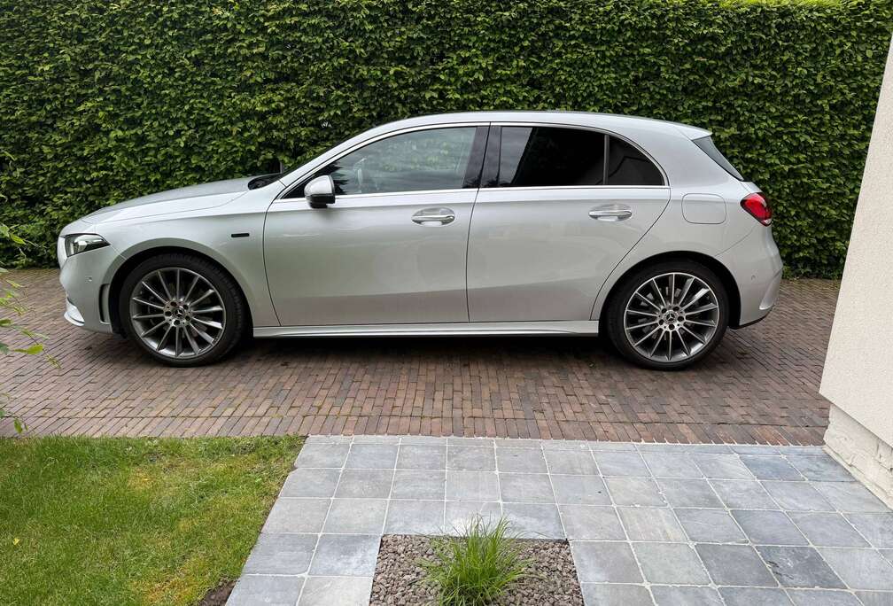 Mercedes-Benz A 250 e PHEV AMG Line