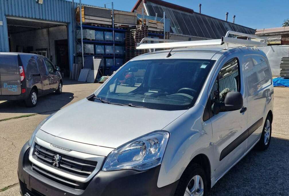 Peugeot 1.6 BlueHDi L1H1 Premium Pack 120 // Prete a immat.
