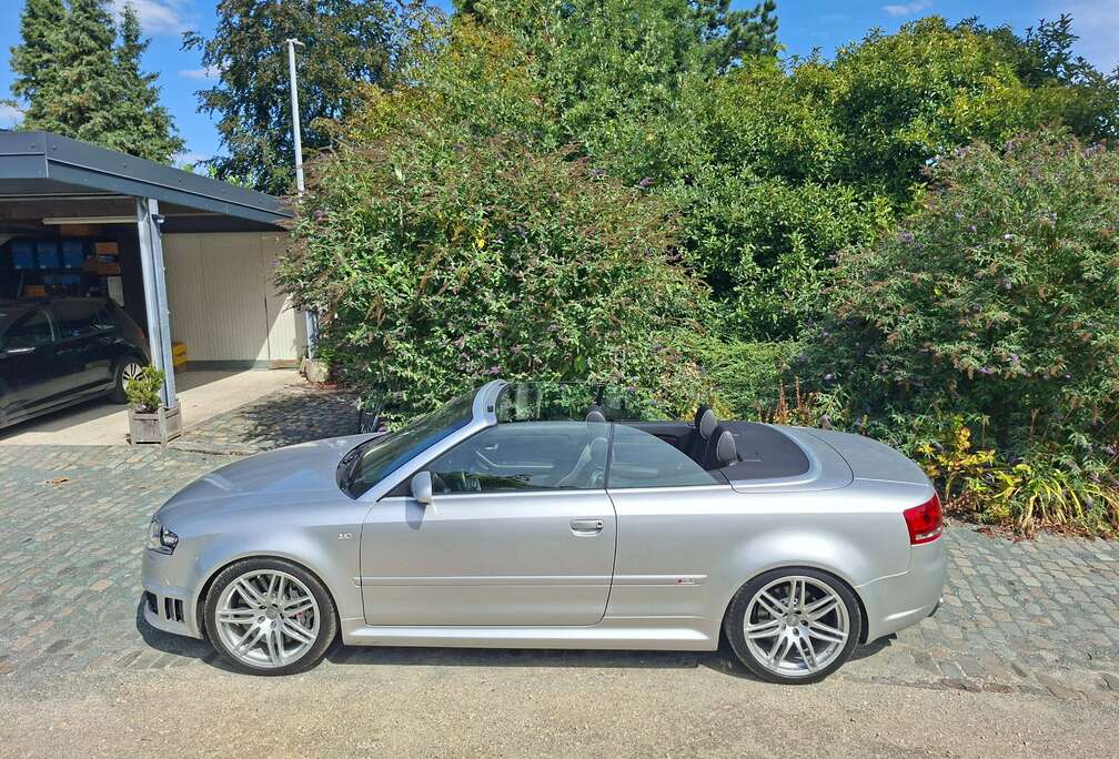 Audi RS4 Cabriolet 4.2i V8 40v Quattro