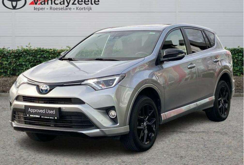 Toyota Black Edition + TREKHAAK+SCHUI