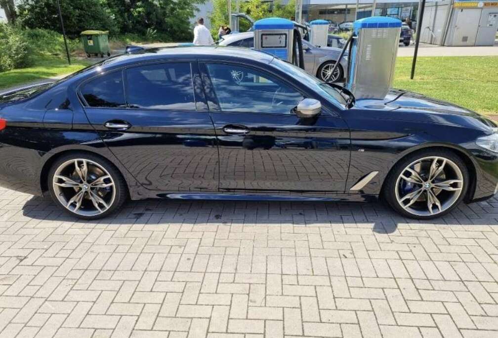 BMW M550iXAS