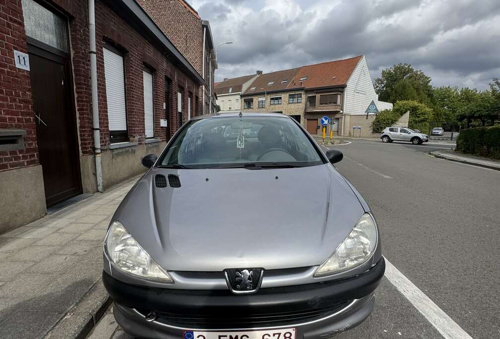 Peugeot 75 Presence