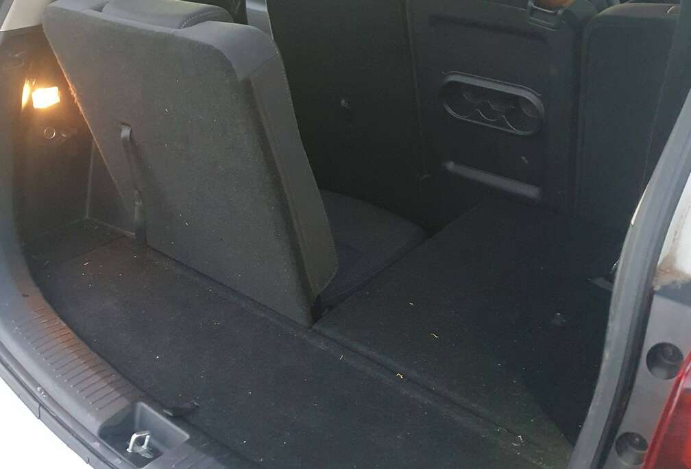 Kia Carens 1.6i Lounge