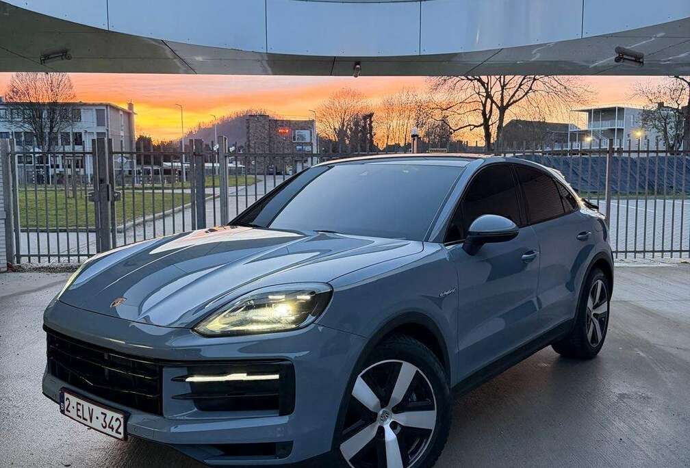 Porsche Coupé E-Hybrid 3.0 Turbo V6 (346 kW)