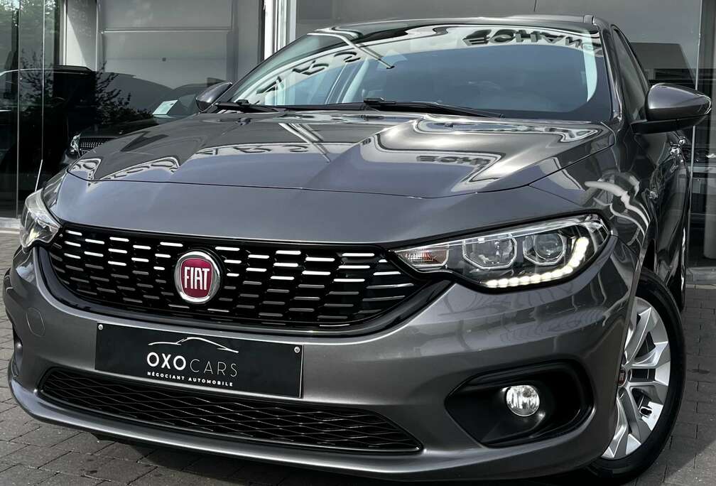 Fiat 1.4 / Clim Auto / Cruise / Ecran / Bluetooth / LED