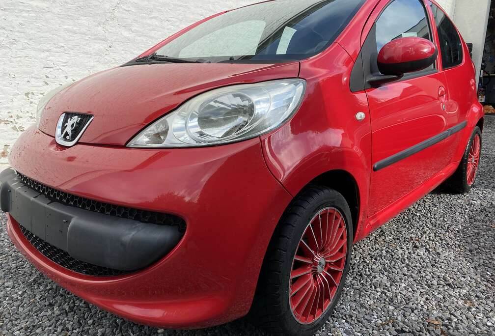 Peugeot 107 1.0i Trendy Prête à Immat. de Suite