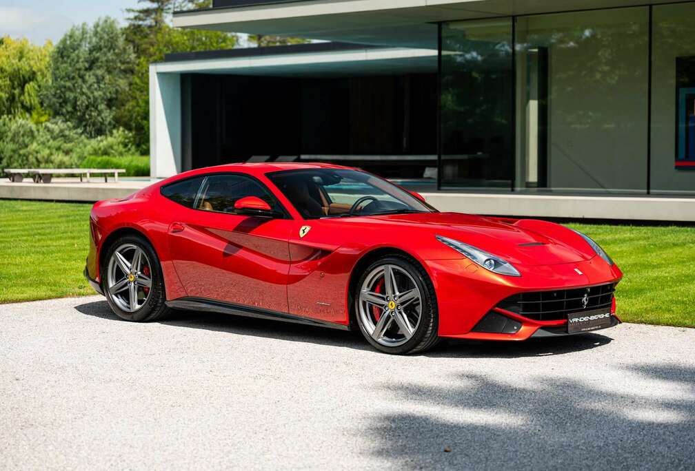 Ferrari BERLINETTA / CARBON / PASSENGER DISPLAY / LIFT