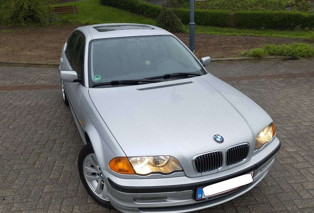 BMW 320i