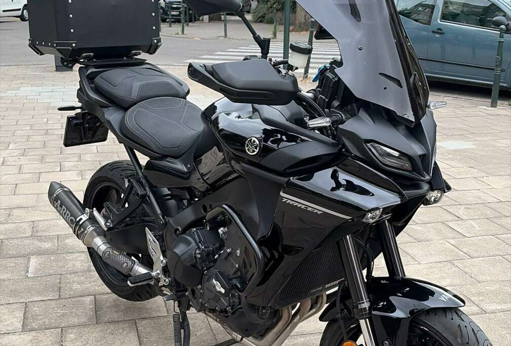 Arrow Racing