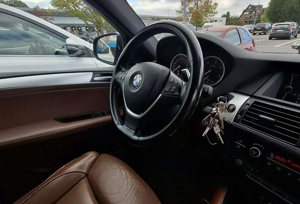 BMW X6 xDrive30d 211 PK