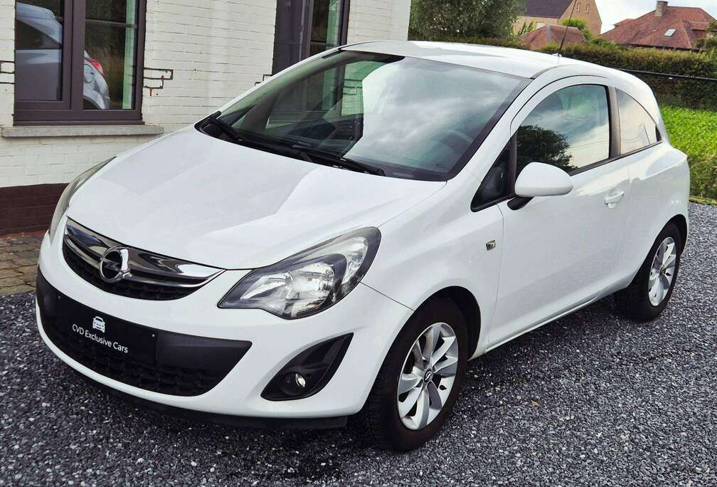 Opel Corsa 1.2i-PDC-Navigatie-Bluetooth-12MGAR