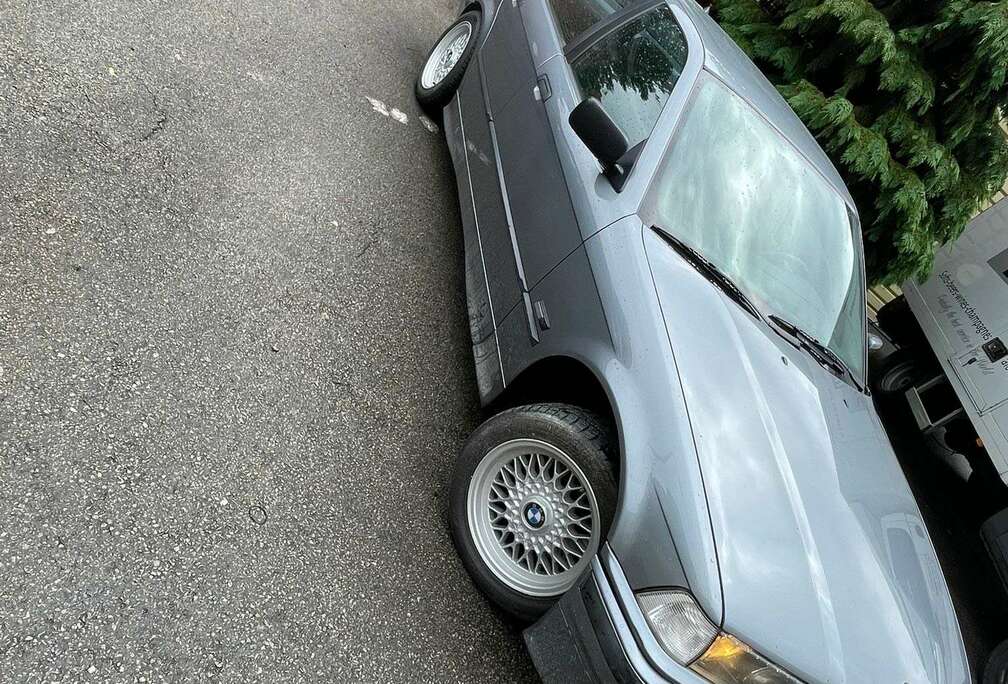 BMW 318i