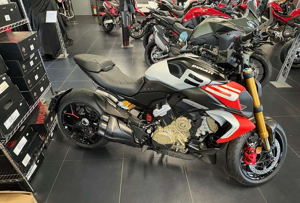 V4 RS NEW