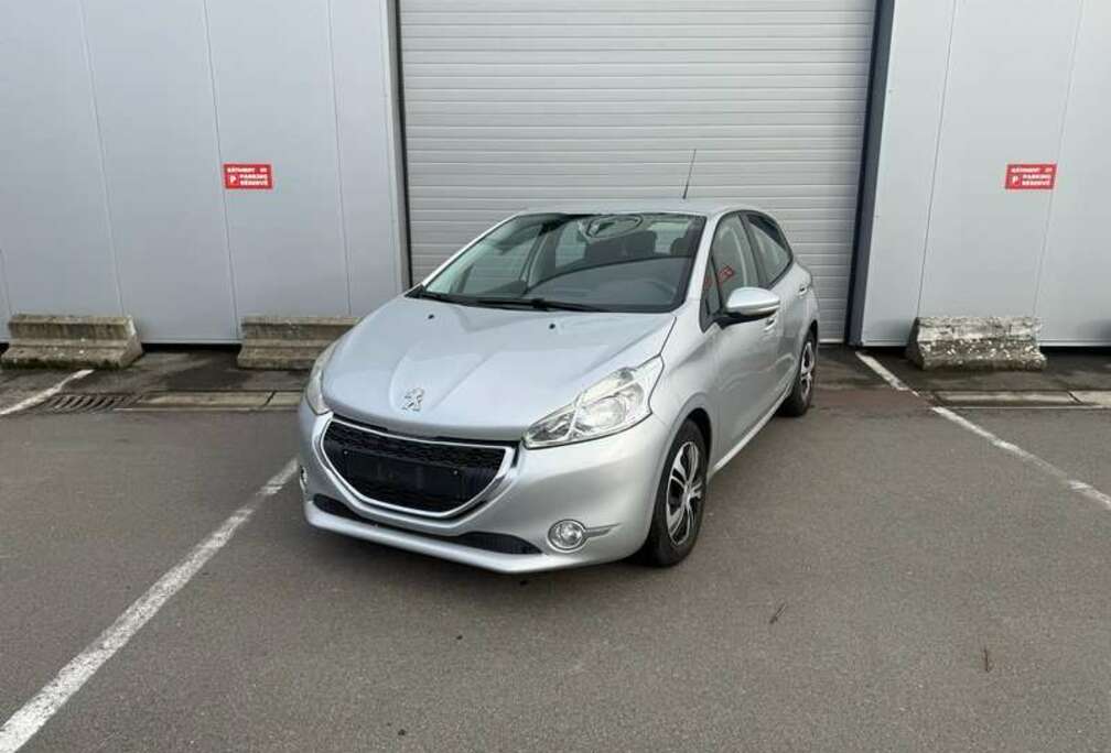 Peugeot 208 1.2i MARCHAND/EXPORT