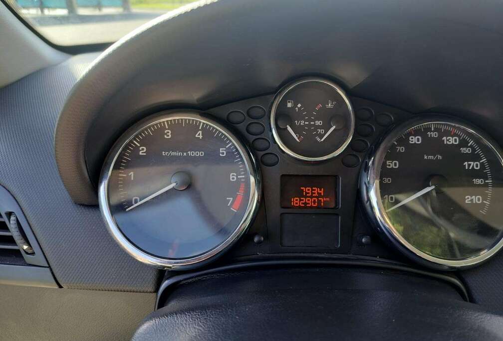 Peugeot 1.4i Millesim 200