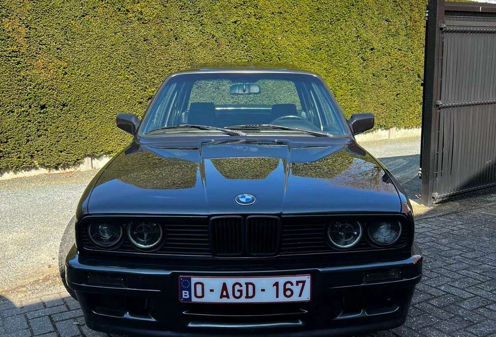 BMW E30 M TECHNIC 2