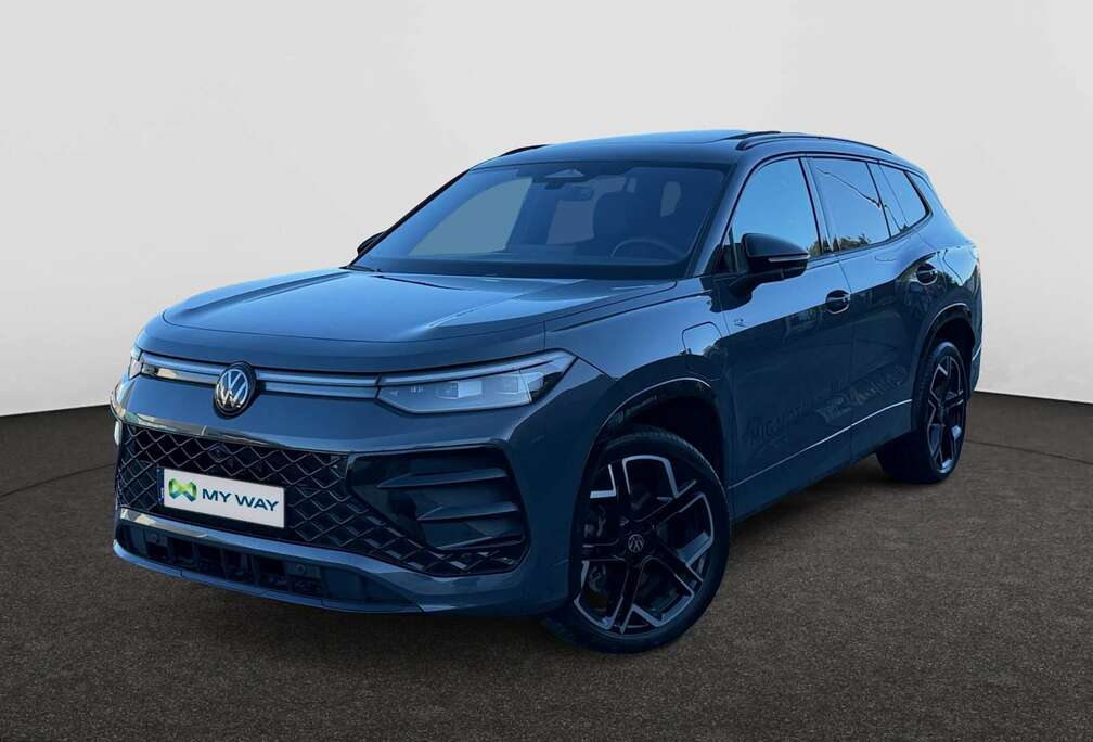 Volkswagen R-Line Business Premium 1.5 TSI eHybrid (177 pk!!) AUTOMAAT /// Inklapbare Trekhaak /// Elektrische