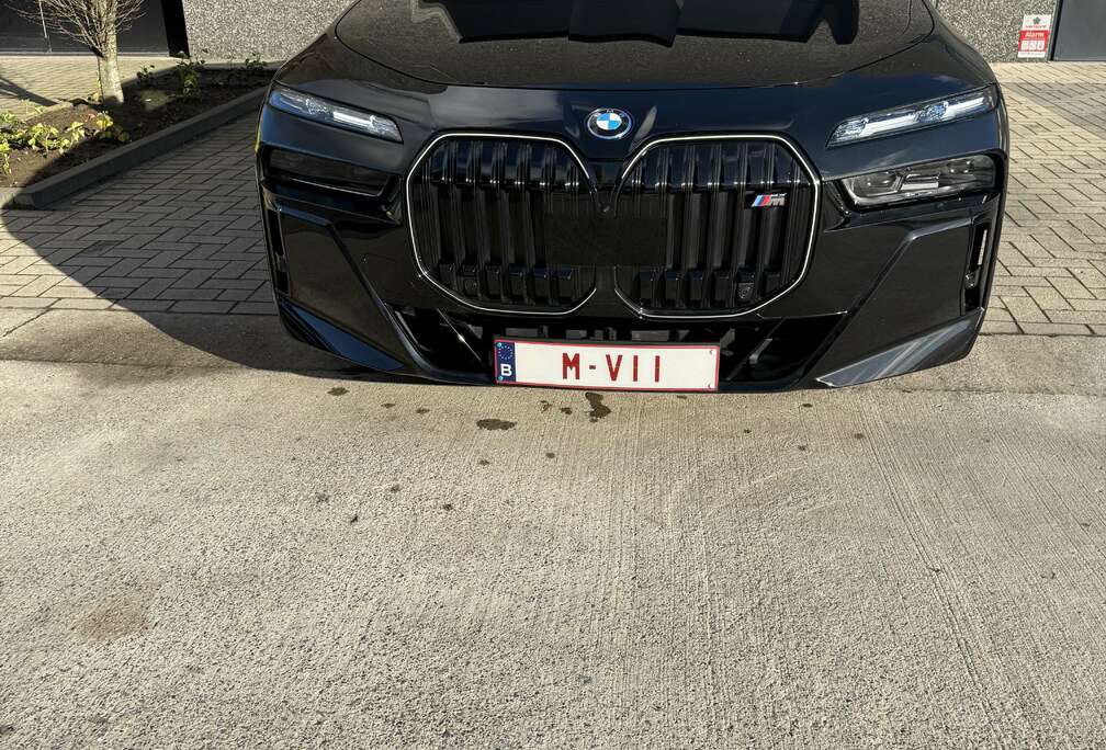 BMW M760e xDrive