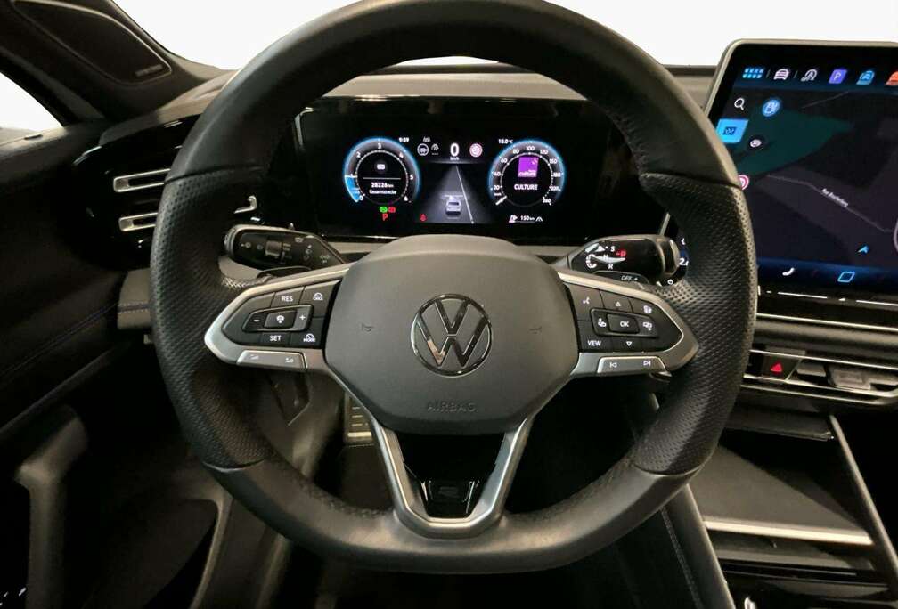 Volkswagen R-Line+DSG+Black-Style+Pano+AHK