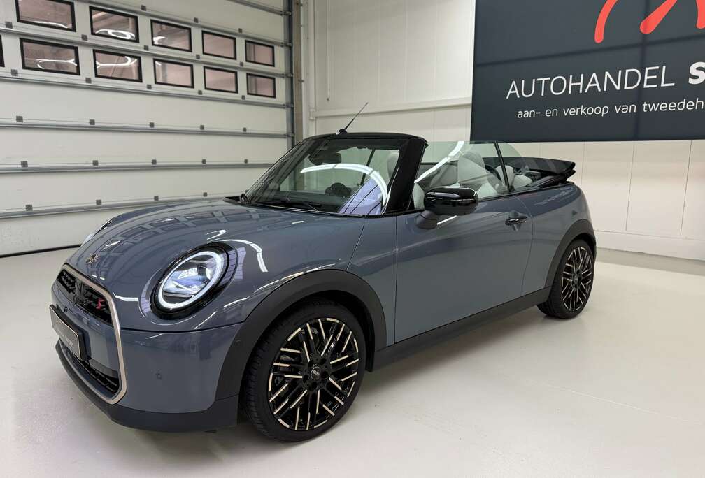 MINI Mini Cooper S Cabrio Favoured Trim//Full option