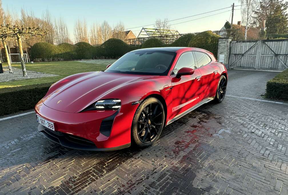 Porsche Taycan Sport Turismo GTS Full Option (NP 210 000)