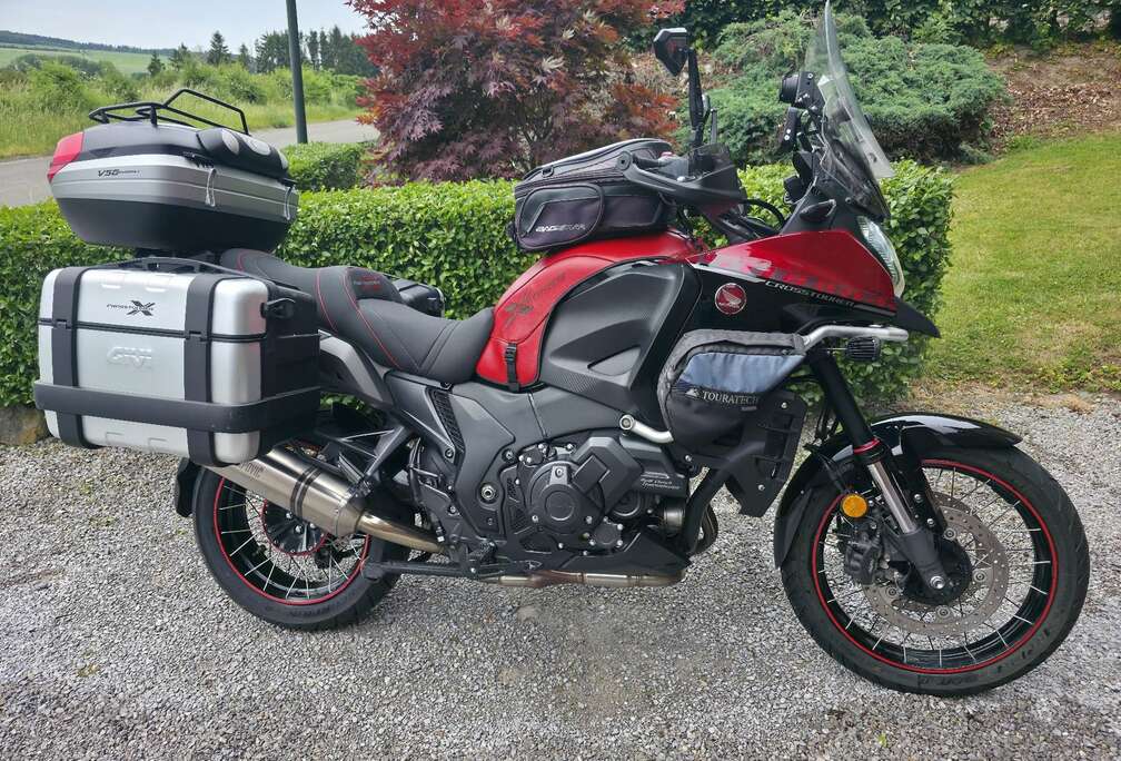 Honda DCT 1200cc Rouge Full