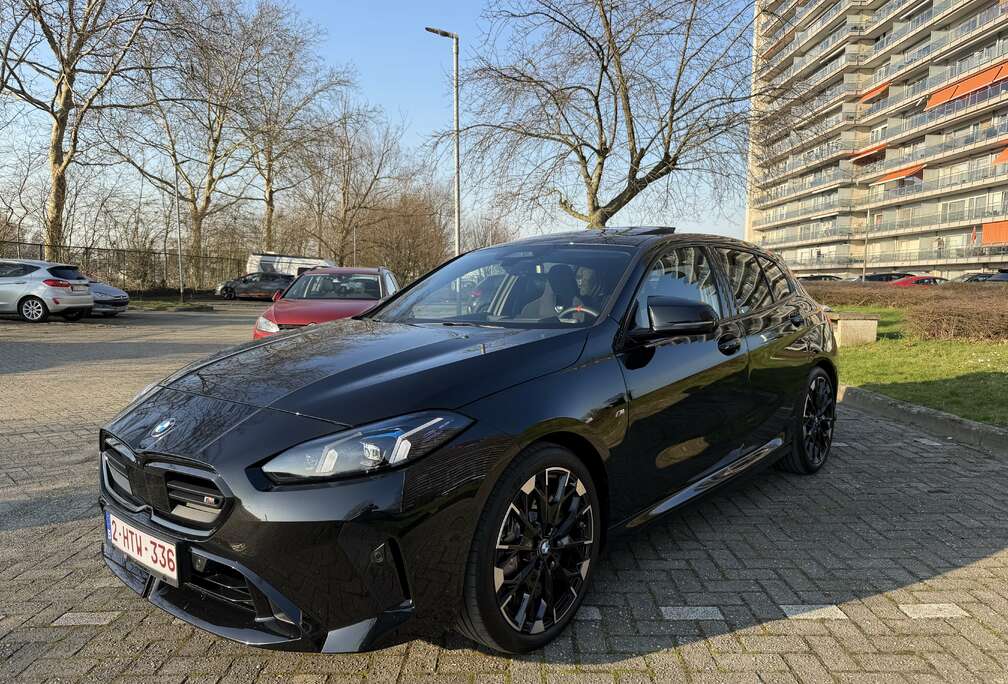 BMW M135 FULL OP/PANO/4 JAAR GARANTIE