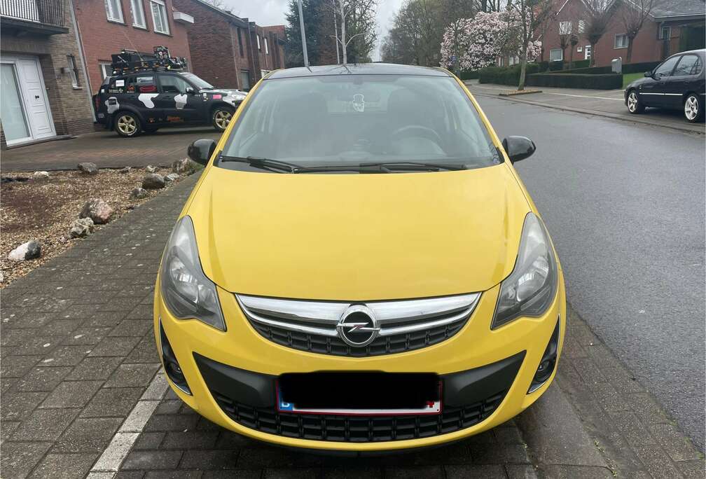 Opel Corsa 1.2i Enjoy Active color edition