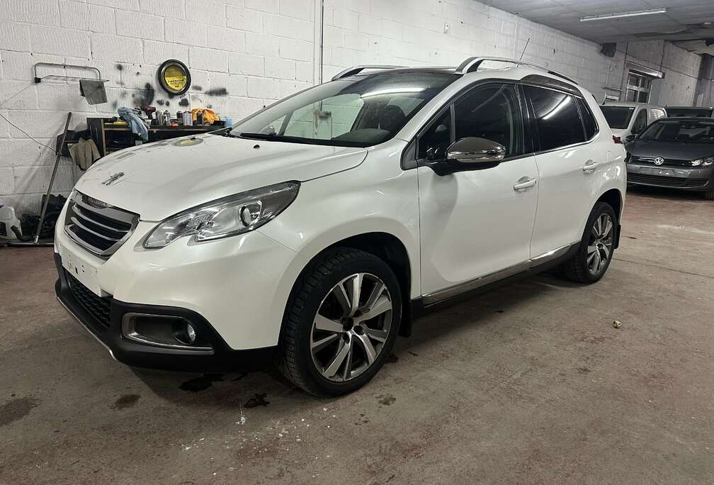 Peugeot 1.2 PureTech 110ch S&S BVM5 Urban Cross