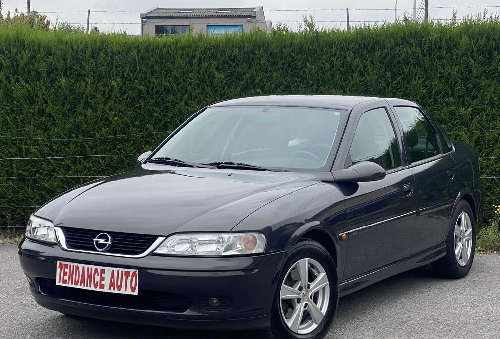 Opel 1.6i Edition 2000 - 1e Main - Automatique