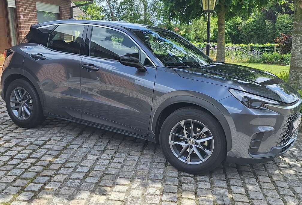 Lexus 1.5i FWD