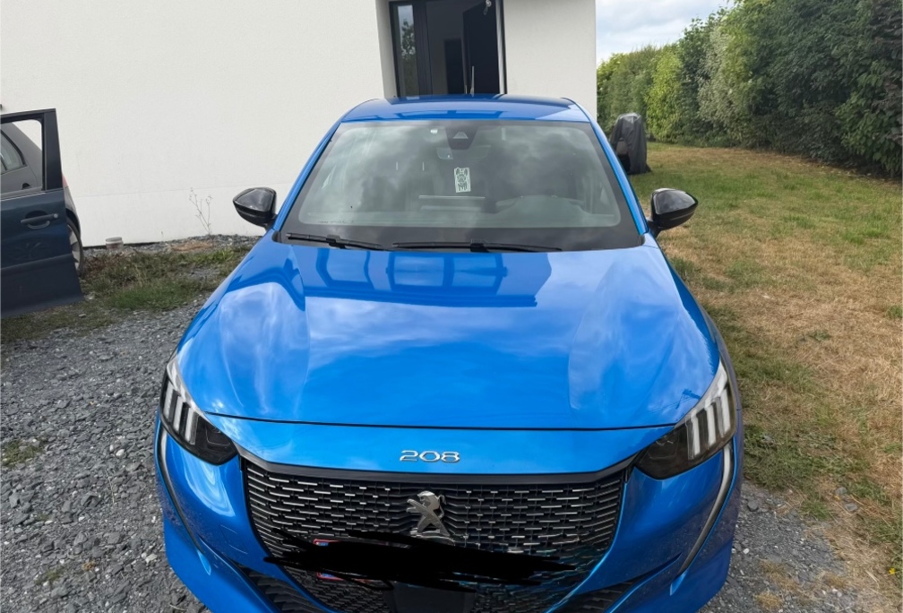 Peugeot 208 Gt Line bleu métallisé 