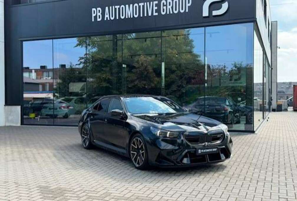 BMW M5 PHEV 4.4 AS (535 kW)- MCARBONPAKKET - BOWERS&WILKINS - PANO - PARKING PRO