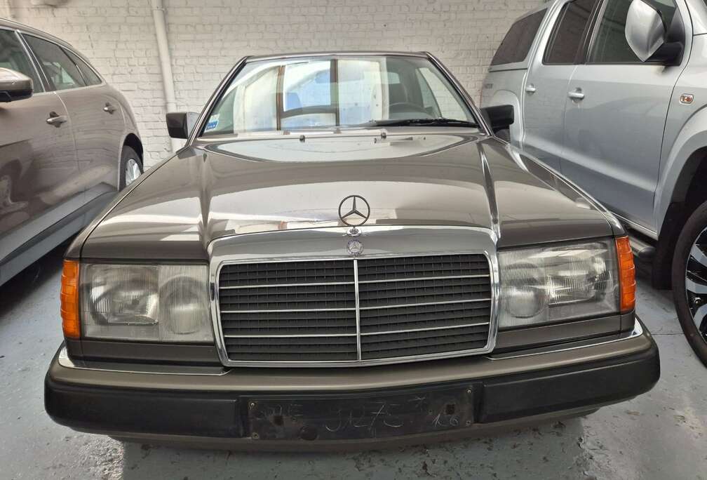 Mercedes-Benz 124 C      CT ET CAR_PASS  OK  Ancêtre