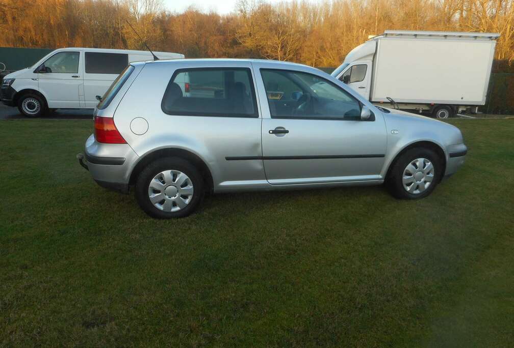 Volkswagen Golf 1.6 Automatik Trendline
