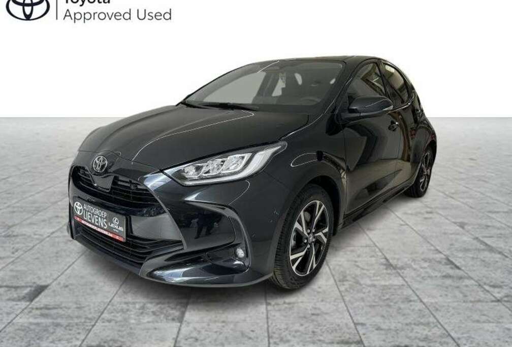 Toyota 1.5 HYB ICONIC + HI-TECH PACK