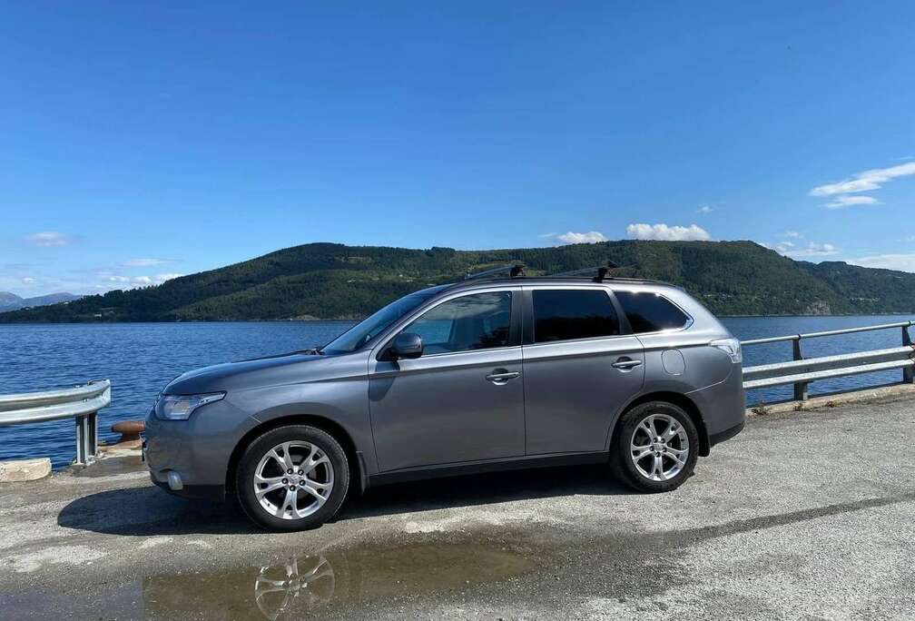 Mitsubishi Outlander 2.0i 2WD Intense CVT