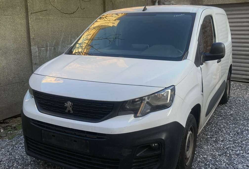 Peugeot 1.5 BlueHDi L1 STD Light Pro S/S (EU6.2)