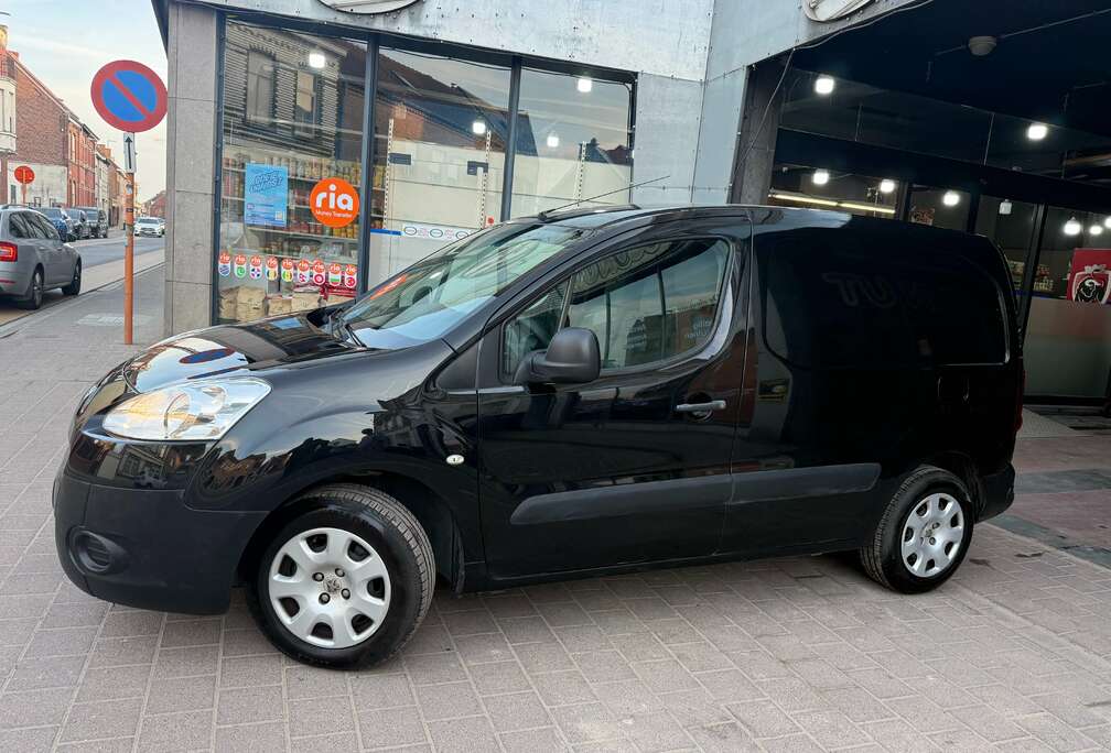 Peugeot 1.6HDI 90pk Clim 3Place 1er main Carnet*Etat Neuve