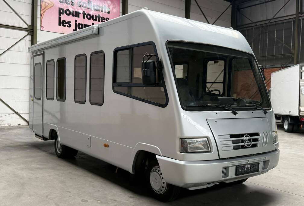 Mercedes-Benz 410D // CAMPER // DOUBLE WHEELS IN THE BACK