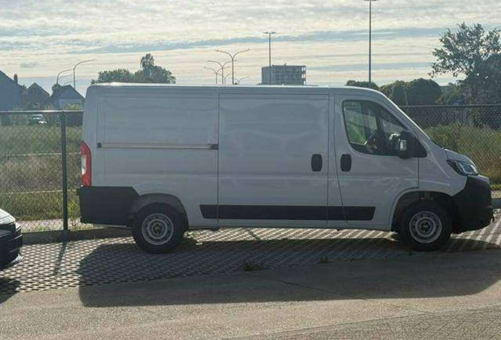 Toyota entry light 3.3TL2H1 proace Max