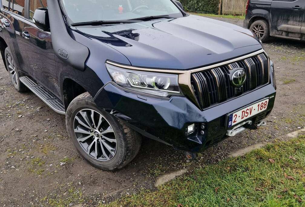 Toyota Land Cruiser 2.8 D-4D Black Premium A/T