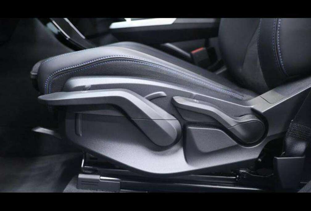 BMW 18i sDrive M SPORT  Louyet RE-USED Edition 1 of 10