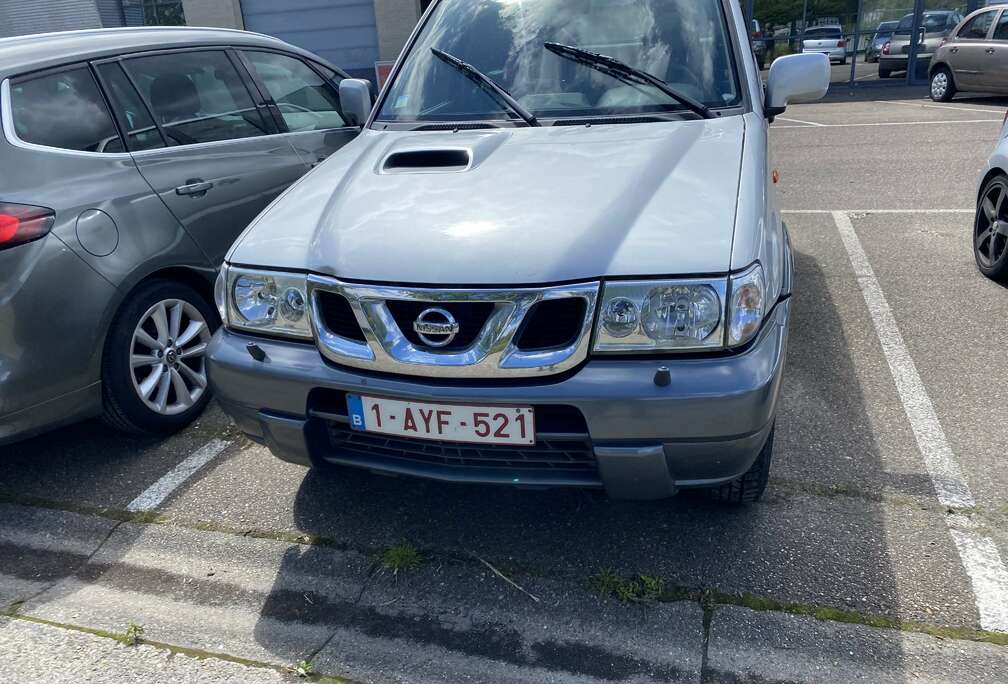 Nissan II TDi 3.0 Automatik Country Lichtvracht