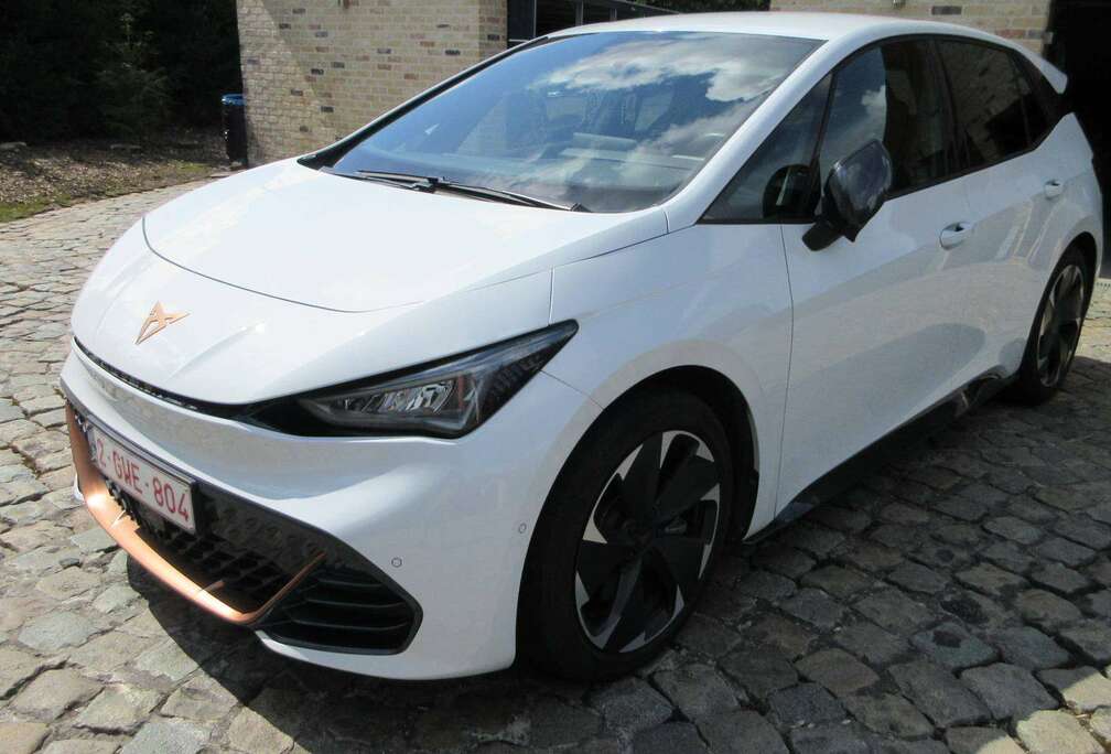 Born 59 kWh eBoost Business 23140 € + TVA