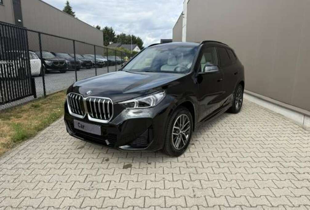 BMW sDrive18i / Panoramisch Schuifdak / TRAVEL PACK / SHADOW LINE / CAMERA / KEYLESS/...