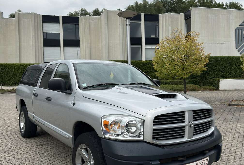 Dodge 1500 4x4 5.7 hemi