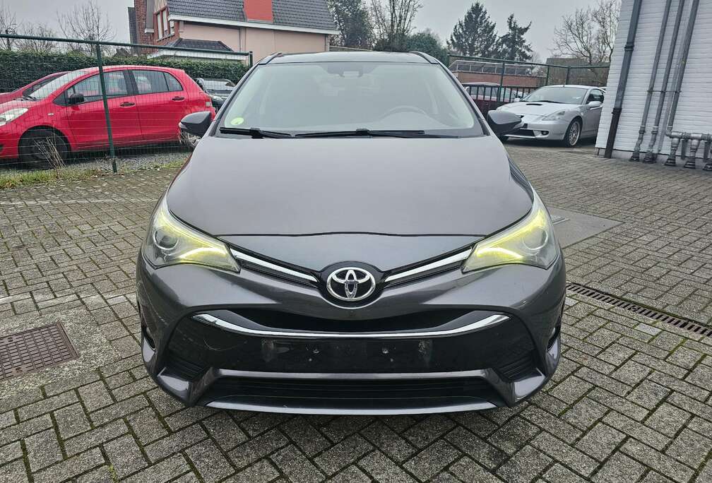 Toyota SW 2.0 D-4D Dynamic+