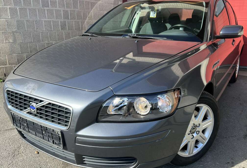 Volvo 2.0 Turbo - D Kinetic + CLIM