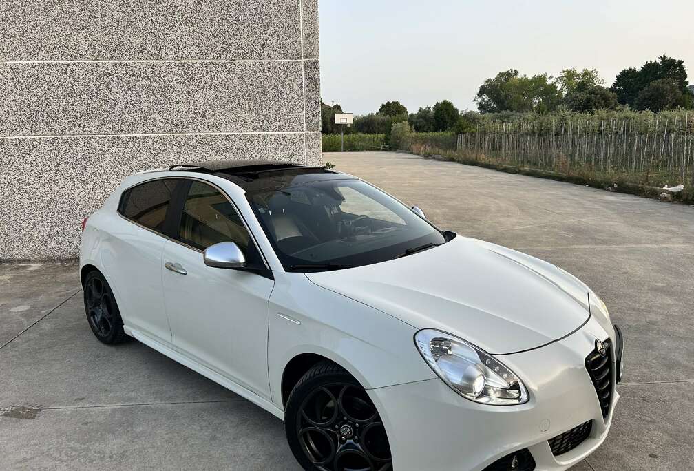 Alfa Romeo 2.0 jtdm(2) 140cv Tetto/lXenon/Alcantara/Sensori